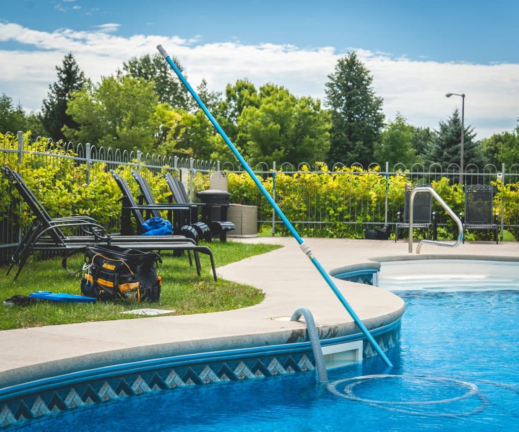 Un beau bassin... sans algues piscine!