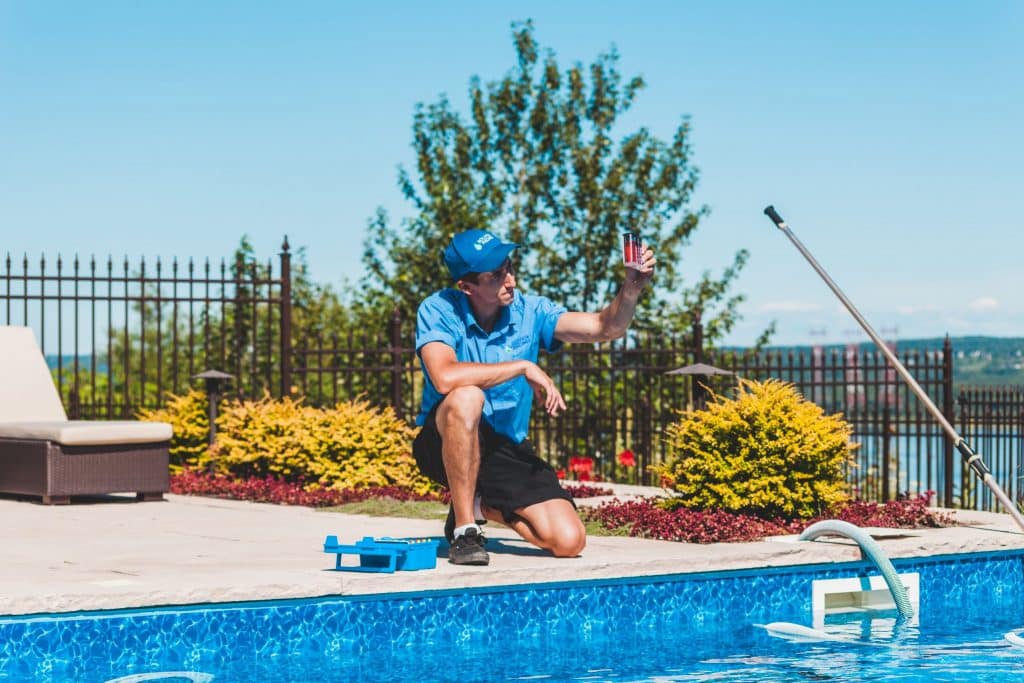 Entretien de piscine au pH équilibré.