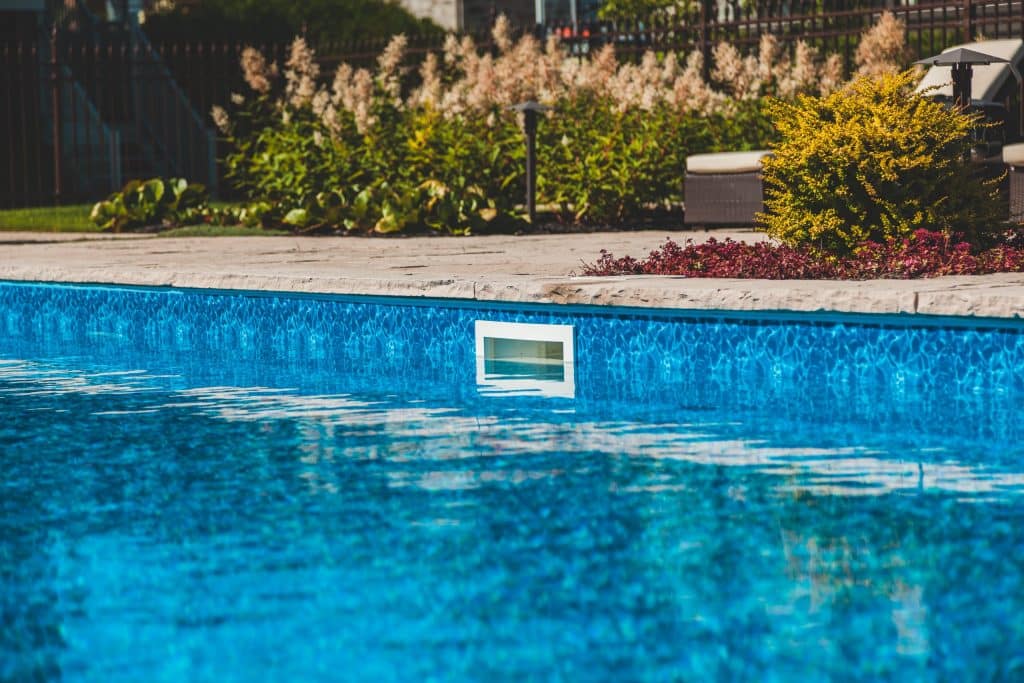 bord de piscine
